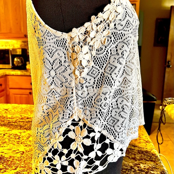 Kimchi Blue Ivory Lacy Flowers Crochet Tank Top NWT Size Small - Picture 7 of 13